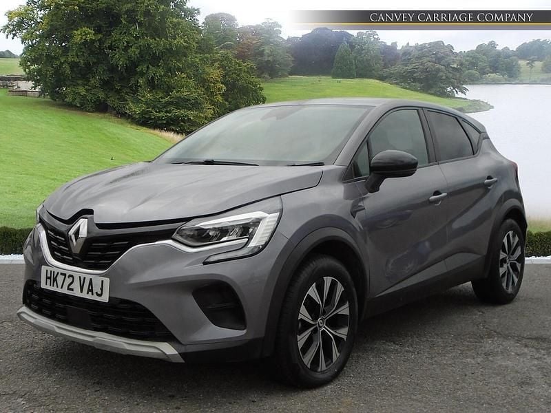 Begagnad Renault Captur Evolution 140 HK (102 kW) 2022 Grå SUV