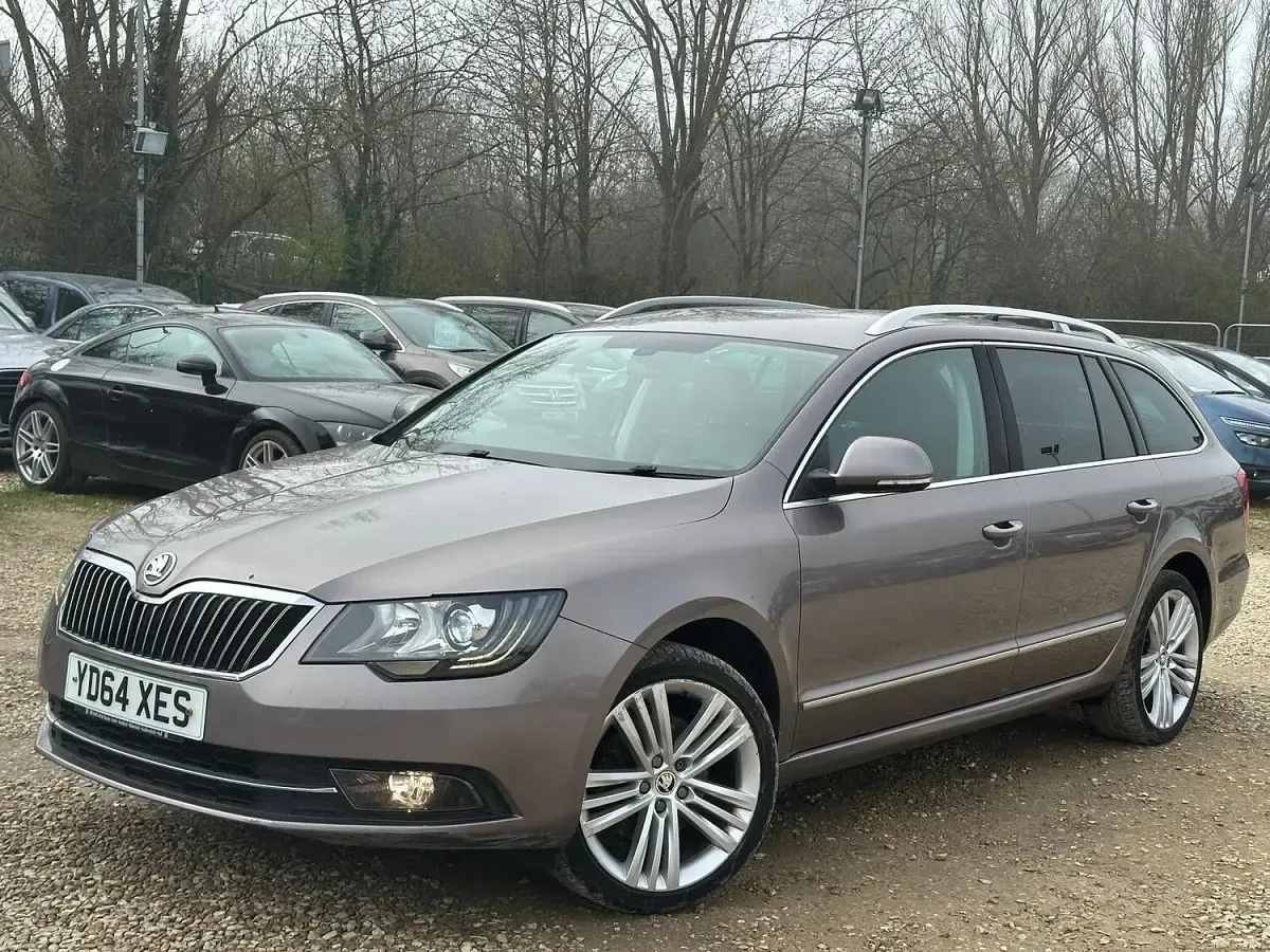Used Skoda Superb Elegance 170 HP (125 kW) 2014 Mauve/purple Estate