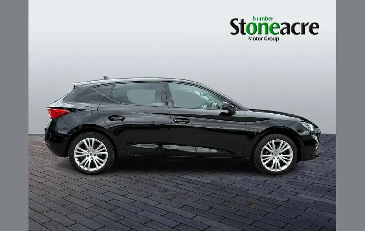 Used Seat Leon SE Dynamic 110 HP (80 kW) 2021 Black Hatchback