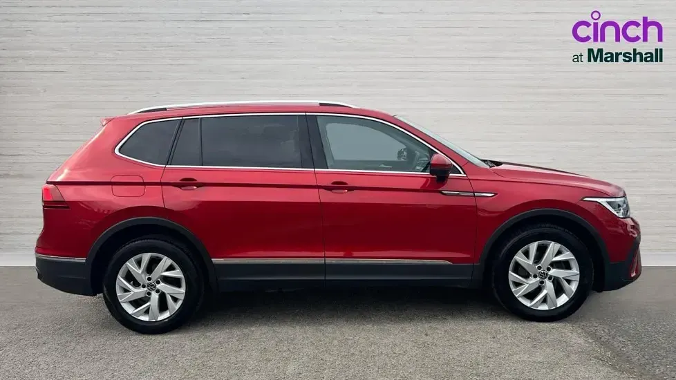Used VW Tiguan Allspace Life 150 HP (110 kW) 2021 Red SUV