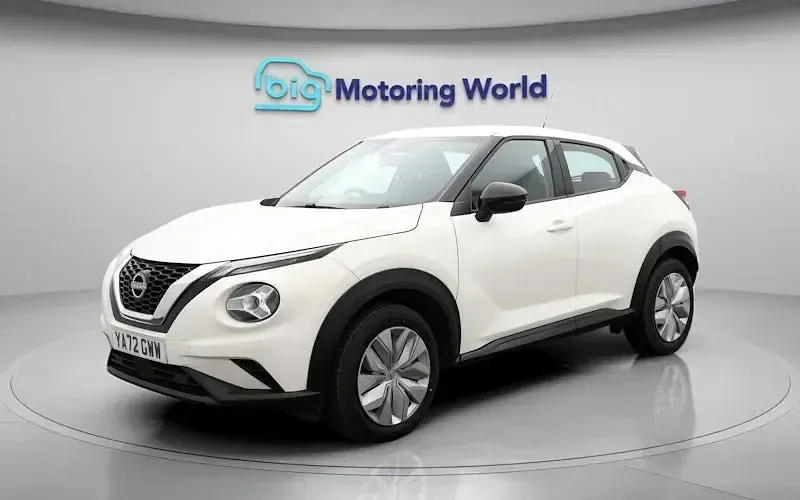 Usado Nissan Juke Acenta 114 HP (83 kW) 2023 Branco SUV