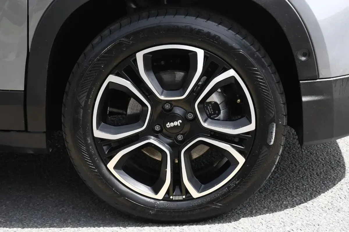 Used Jeep Avenger EV Summit 113 kW (154 HP) 2024 Grey SUV
