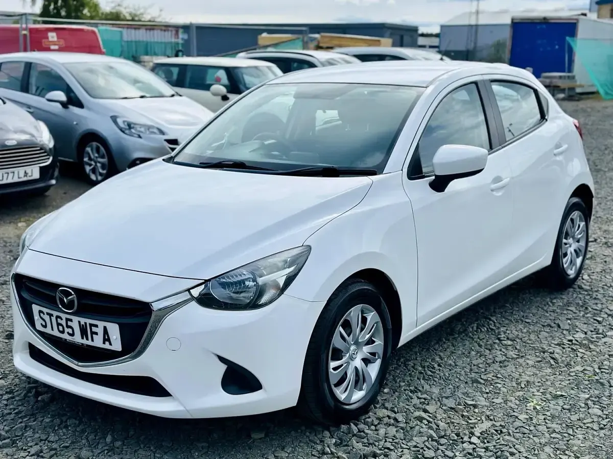 Used Mazda 2 2016 White Hatchback
