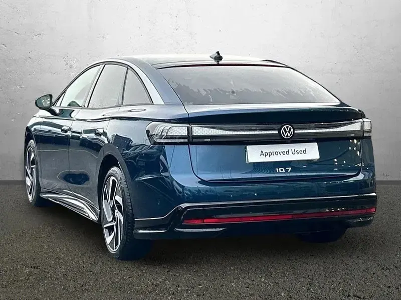 Begagnad VW ID.7 Pro 210 kW (286 HK) 2025 Blå Halvkombi