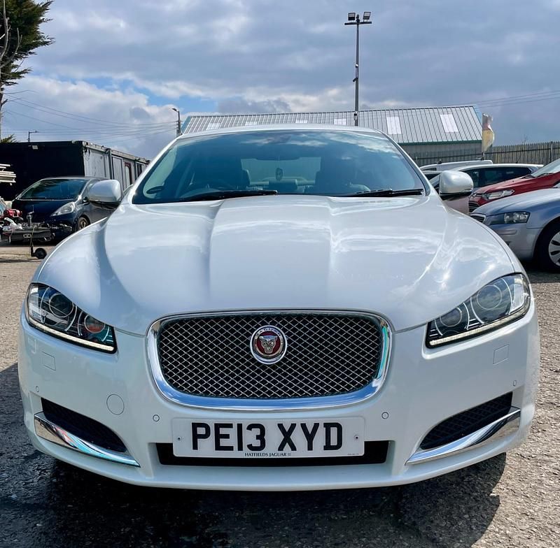 Begagnad Jaguar XF Luxury 197 HK (144 kW) 2013 Vit Sedan