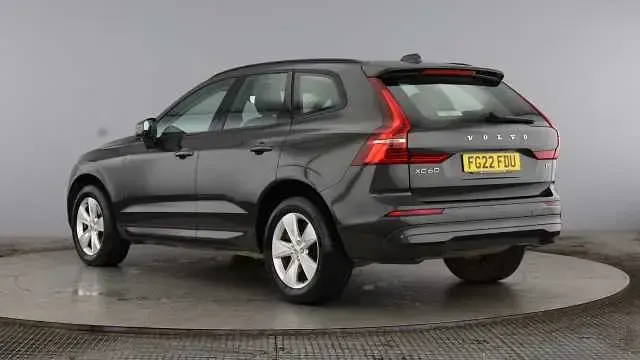 Second-hand Volvo XC60 Momentum 250 CP (183 kW) 2022 SUV
