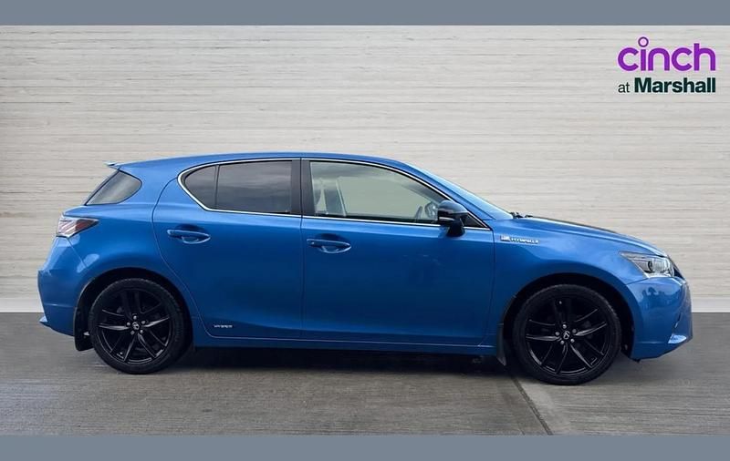 Used Lexus CT200h Sport Line 134 HP (98 kW) 2017 Blue Hatchback