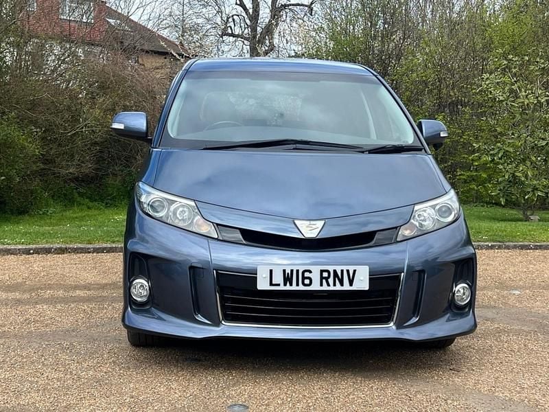Begagnad Toyota Estima 2016 Grå Minibuss