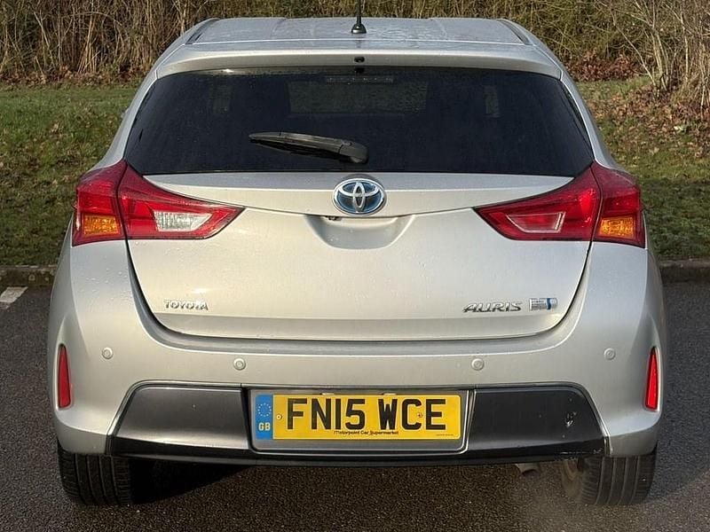 Used Toyota Auris 136 HP (100 kW) 2015 Silver Estate