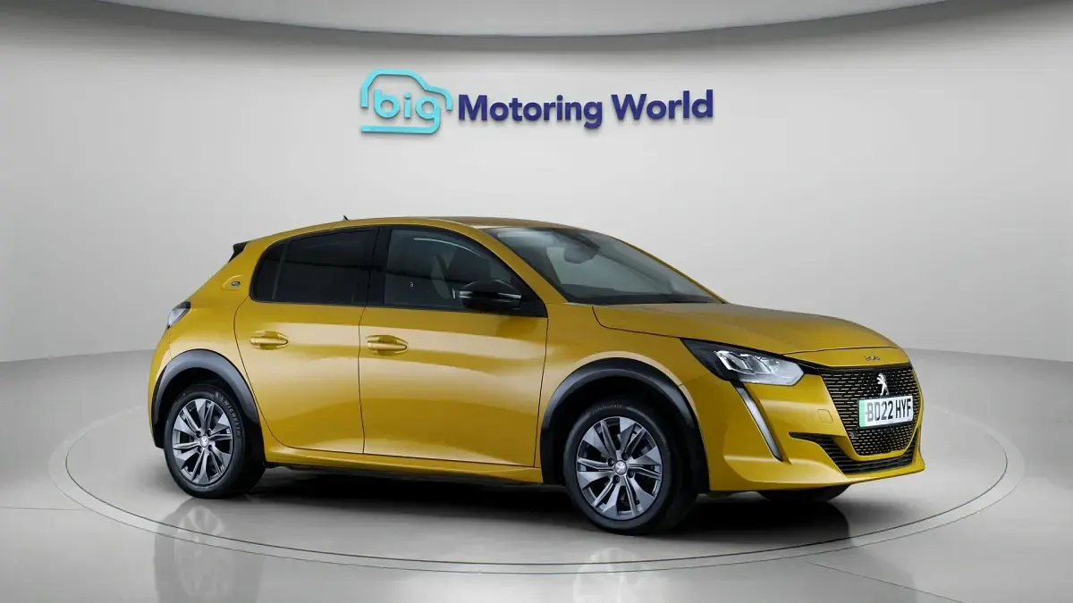 Used Peugeot e-208 Allure Premium 100 kW (136 HP) 2022 Hatchback