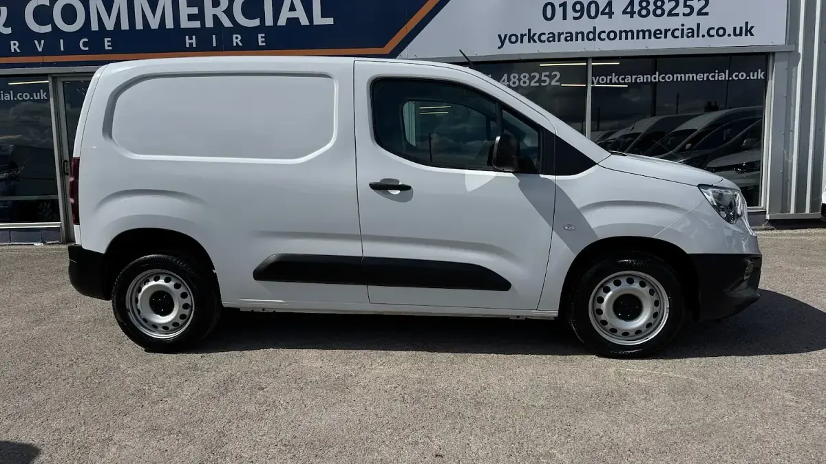 Used Vauxhall Combo 100 HP (73 kW) 2023 White MPV