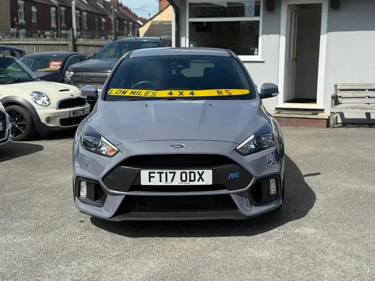 Used Ford Focus 350 HP (257 kW) 2017 Grey Hatchback