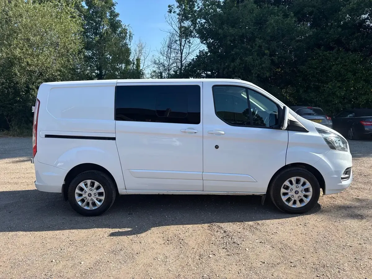 Used Ford Transit Custom Limited 130 HP (95 kW) 2021 White Van