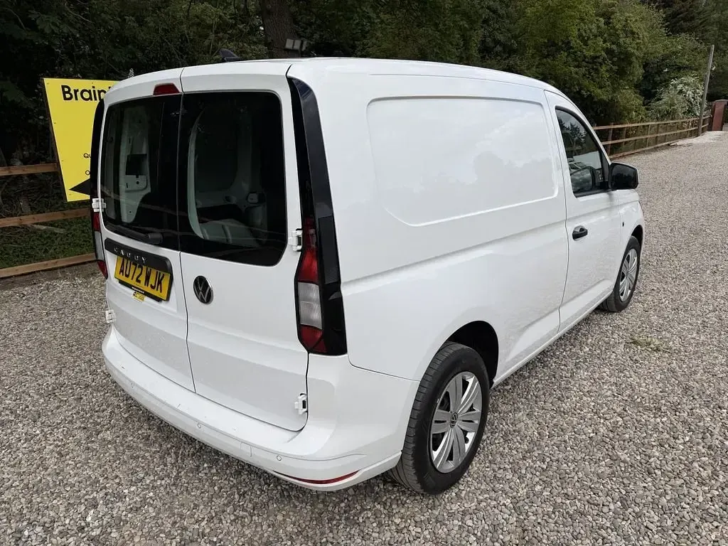 Begagnad VW Caddy S 112 HK (82 kW) 2022 Vit Minibuss