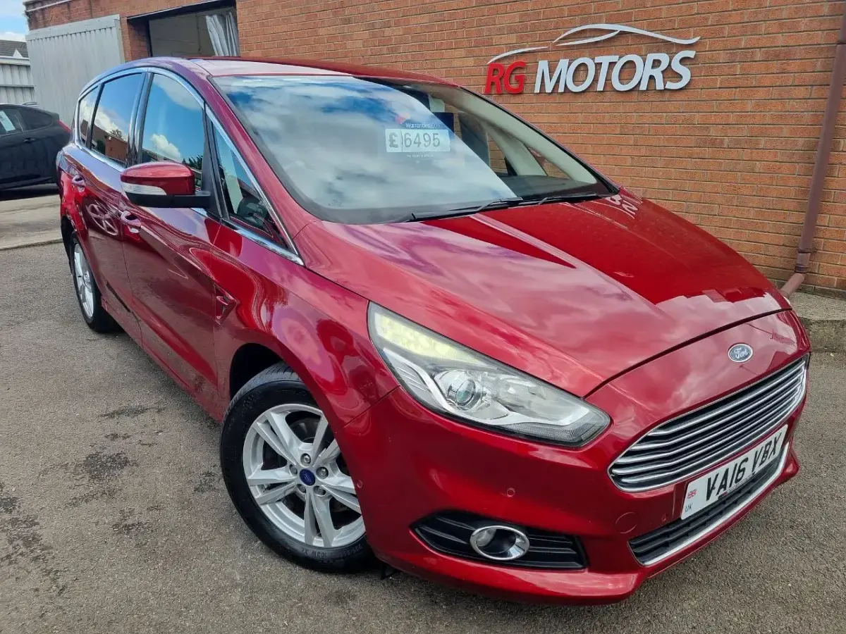 Used Ford S-MAX Titanium 180 HP (132 kW) 2016 Red MPV