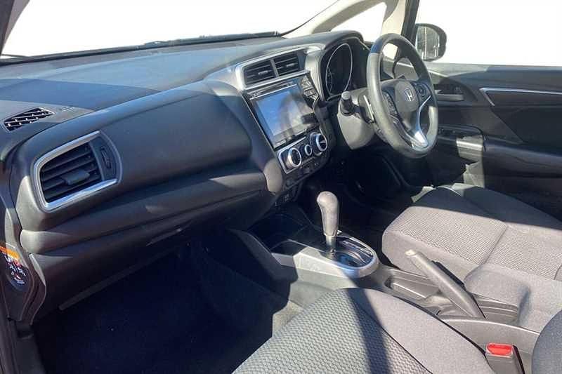 Used Honda Jazz SE 102 HP (75 kW) 2019 Rallye red Hatchback