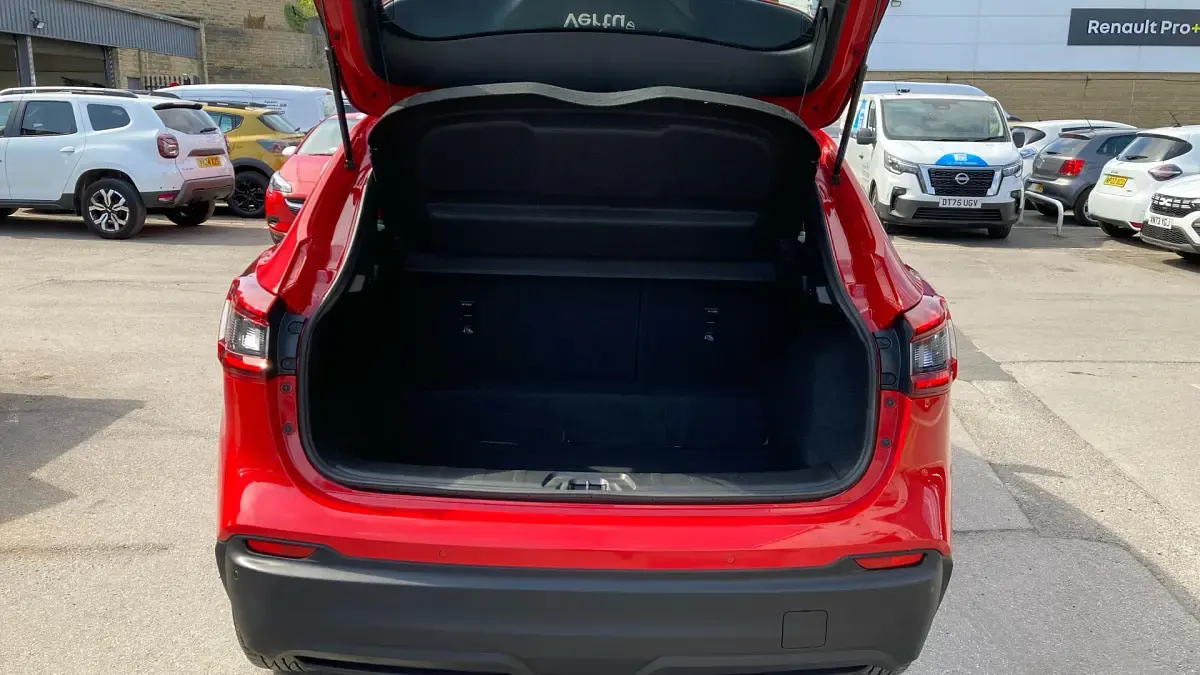 Used Nissan Qashqai Acenta Premium 140 HP (102 kW) 2020 Red SUV