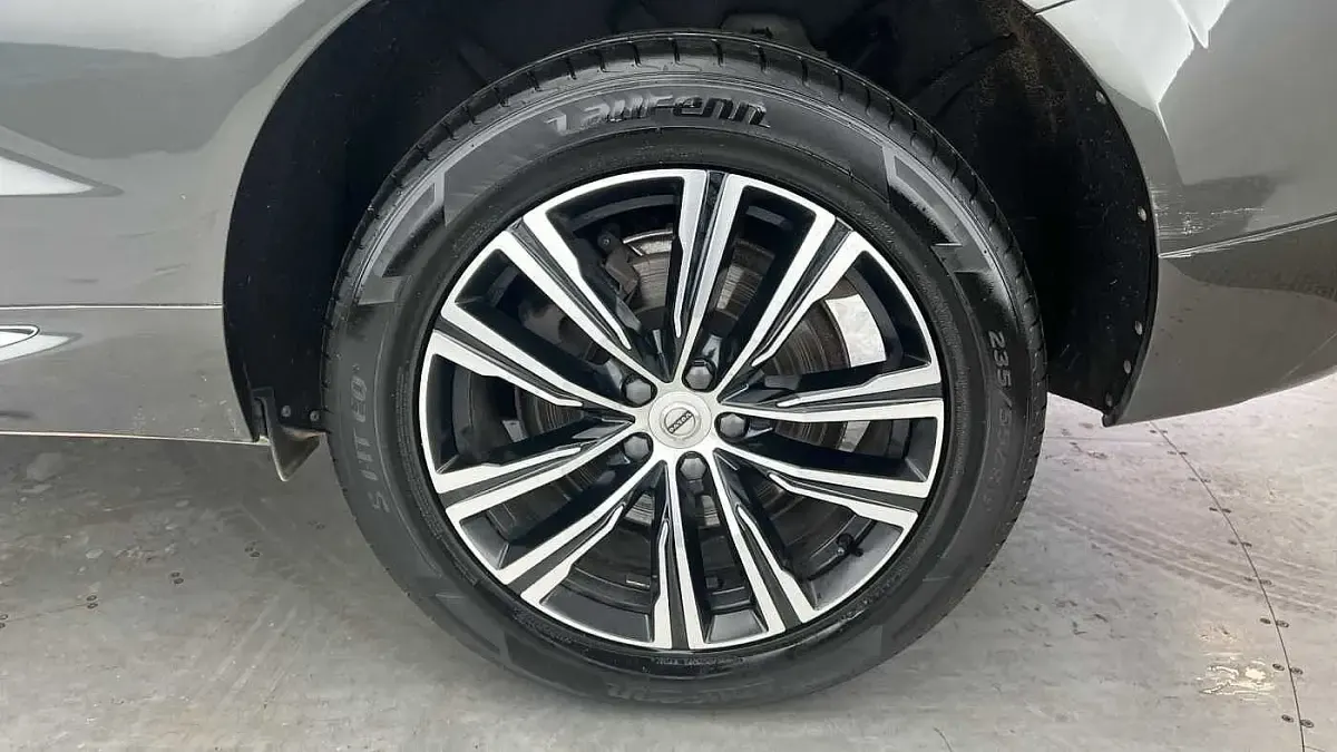 Used Volvo XC60 Inscription 337 HP (247 kW) 2022 Grey SUV