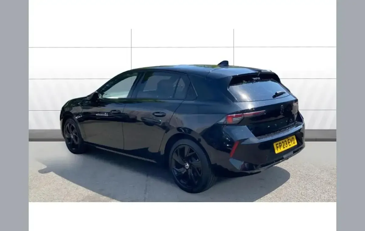 Used Vauxhall Astra 131 HP (96 kW) 2023 Black Hatchback