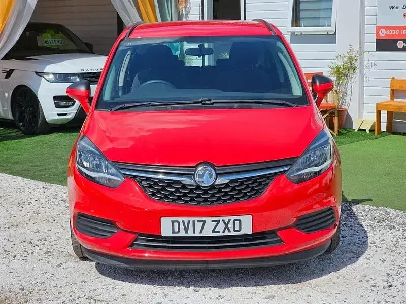 Used Vauxhall Zafira Tourer Design Edition 140 HP (102 kW) 2017 Red MPV
