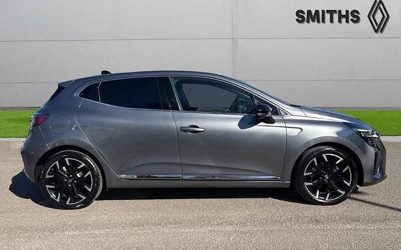 Used Renault Clio V Techno 143 HP (105 kW) 2024 Shadow grey  Hatchback