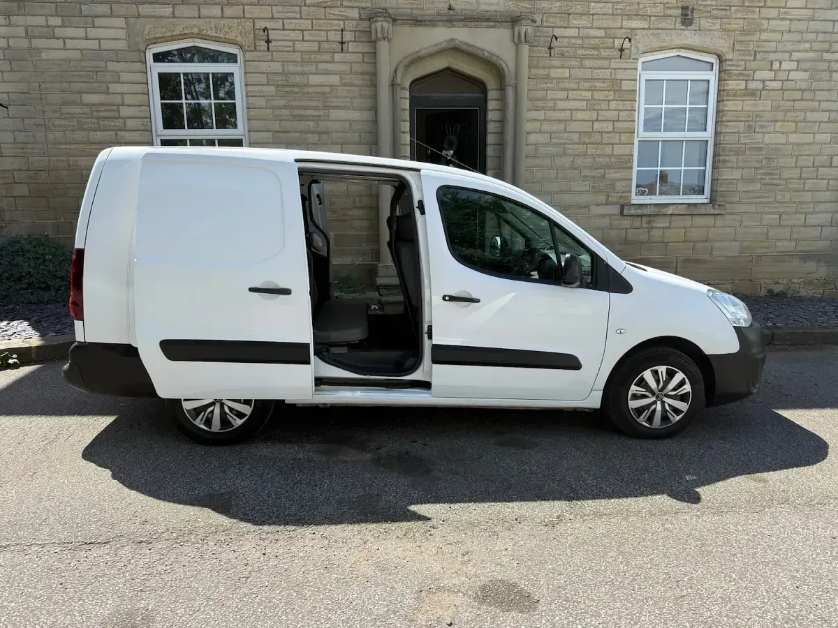 Used Citroën Berlingo 100 HP (73 kW) 2016 White MPV