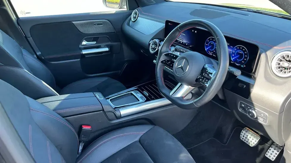 Usado Mercedes EQA250+ Executive 139 kW (190 HP) 2024 Cinzento SUV