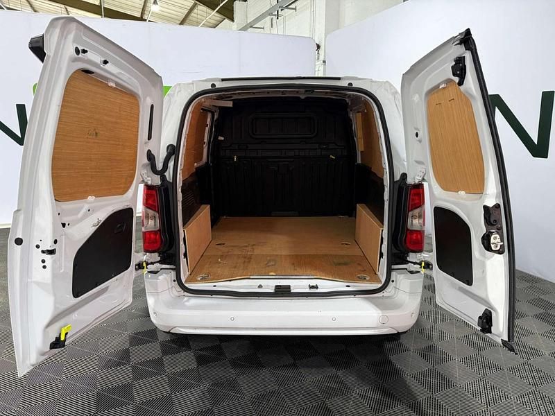 Used Peugeot Partner Premium 2022 White MPV