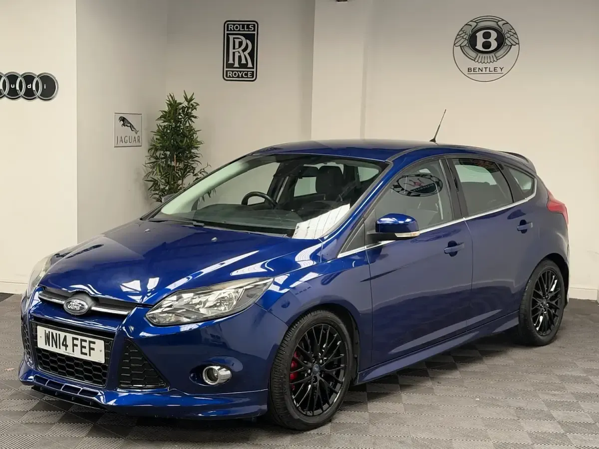 Used Ford Focus Zetec 163 HP (119 kW) 2014 Blue Hatchback