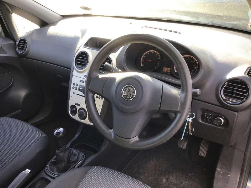Second-hand Vauxhall Corsa S 2011 Albastru Hatchback