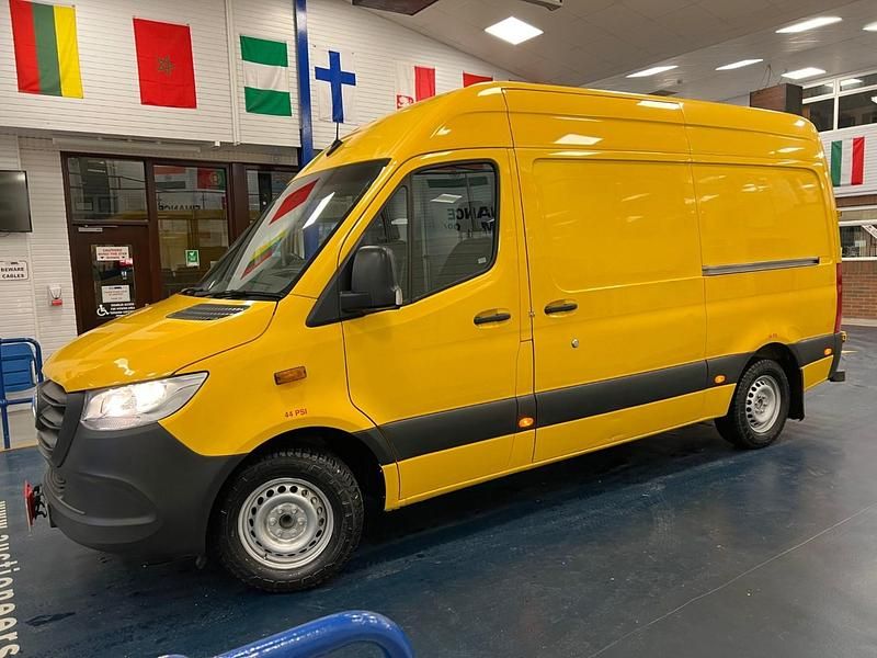 Used Mercedes Sprinter Progressive 150 HP (110 kW) 2020 Yellow Van