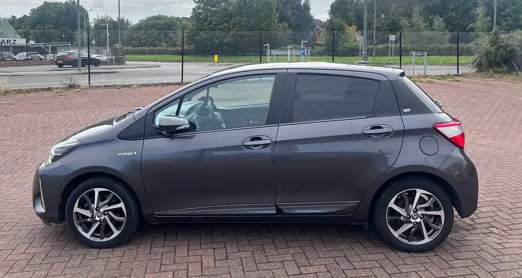 Used Toyota Yaris 100 HP (73 kW) 2020 Grey Hatchback
