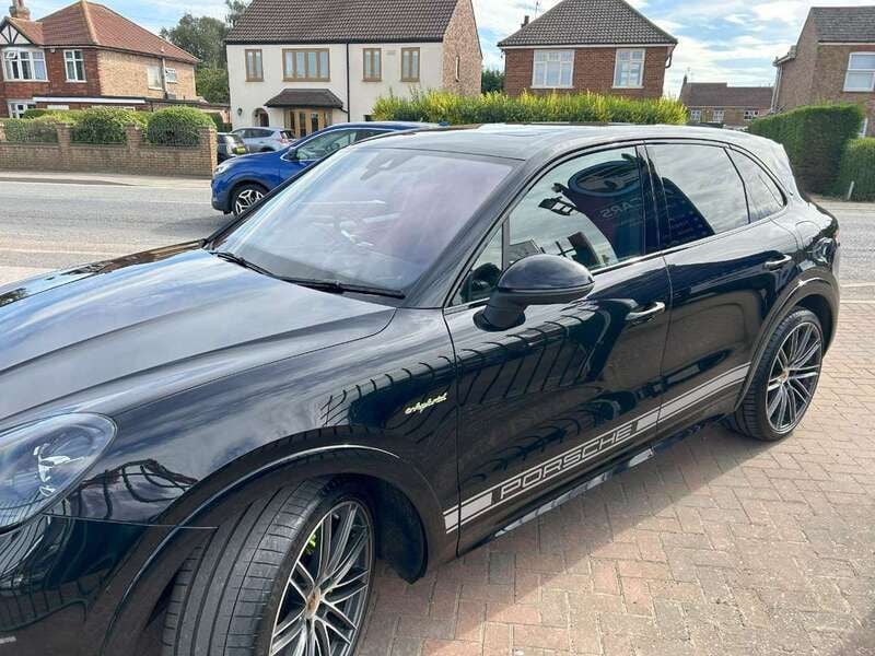 Used Porsche Cayenne 462 HP (339 kW) 2020 Black SUV