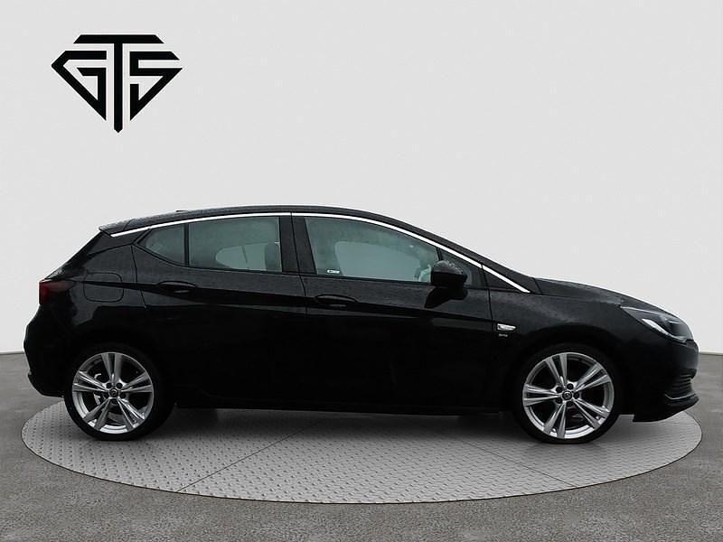 Second-hand Vauxhall Astra SRi 2017 Negru Hatchback