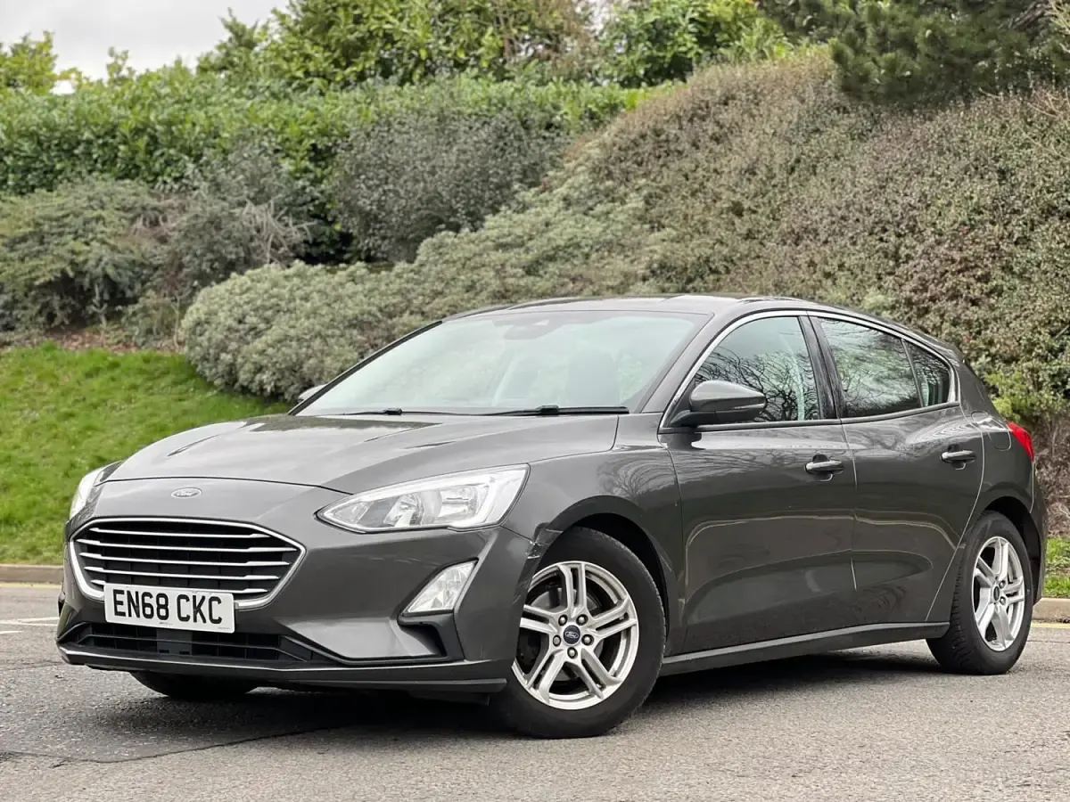 Begagnad Ford Focus Zetec 120 HK (88 kW) 2019 Grå Halvkombi