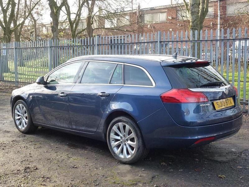 Used Vauxhall Insignia Elite 160 HP (117 kW) 2013 Blue metallic Estate