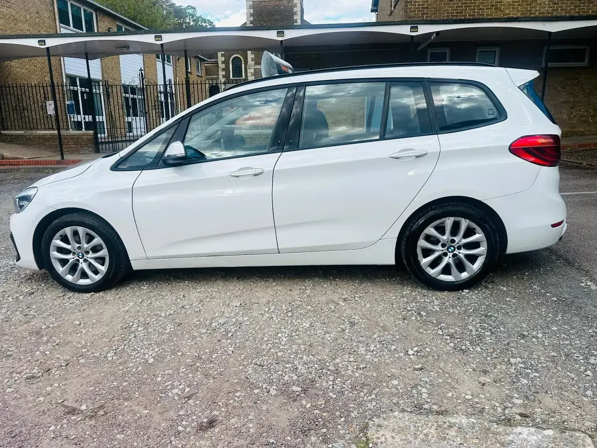 Used BMW 218 Comfort Edition 140 HP (102 kW) 2018 White MPV