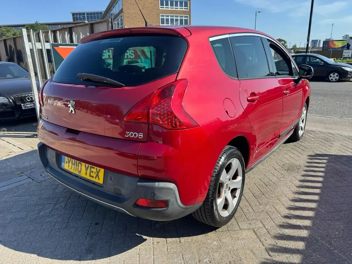 Used Peugeot 3008 112 HP (82 kW) 2010 Red Estate