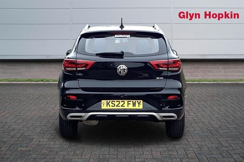 Usado MG ZS Excite 106 HP (77 kW) 2022 Preto SUV