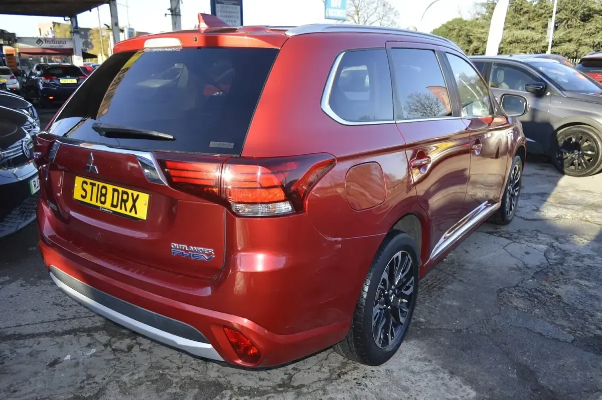 Used Mitsubishi Outlander P-HEV 2018 Red Estate