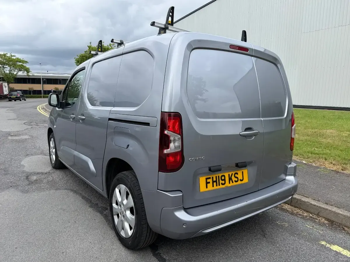 Used Vauxhall Combo 100 HP (73 kW) 2019 Grey MPV