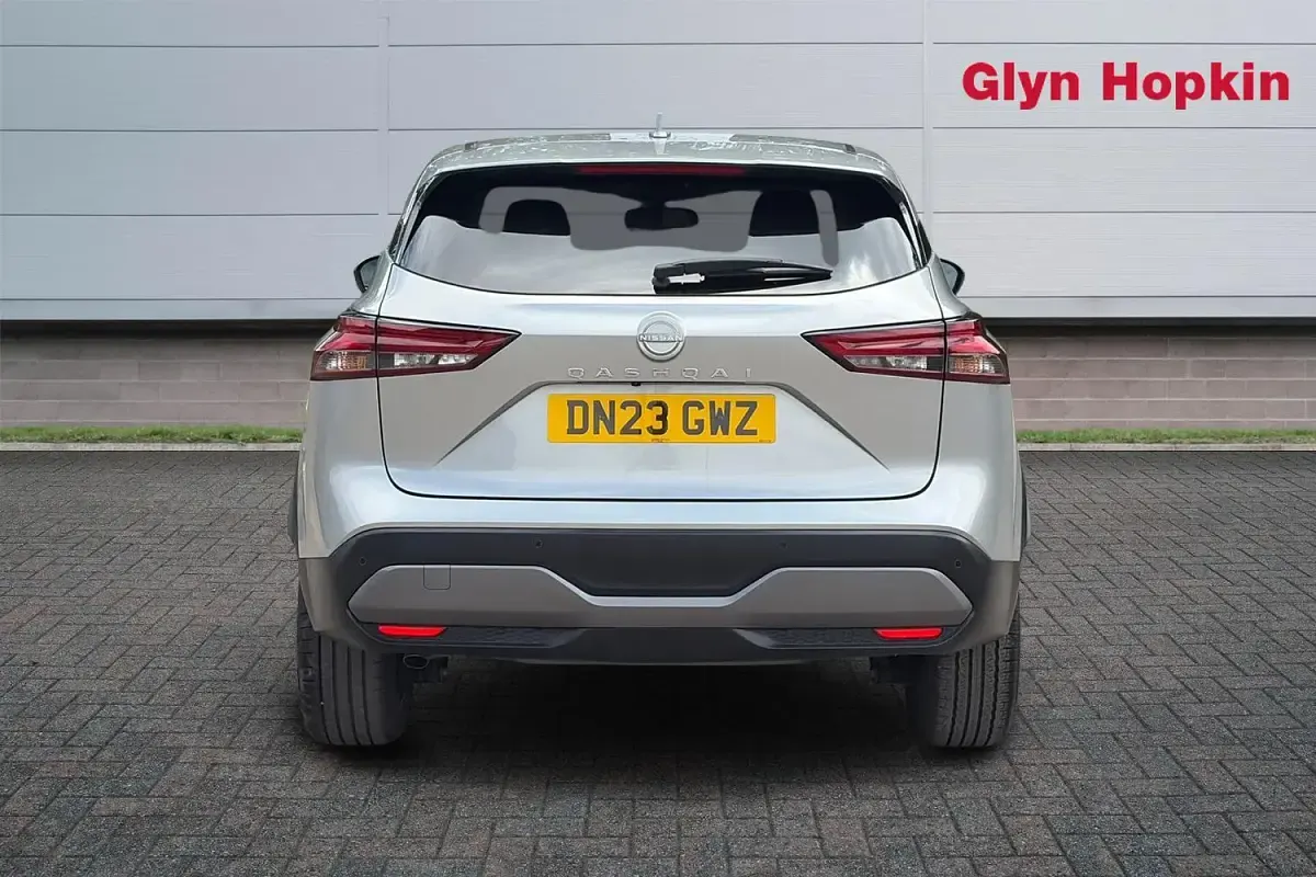 Used Nissan Qashqai N-Connecta 140 HP (102 kW) 2023 Silver SUV