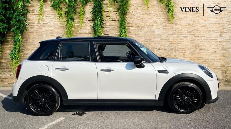 Usado Mini Cooper Exclusive 134 CV (98 kW) 2023 Blanco Utilitario