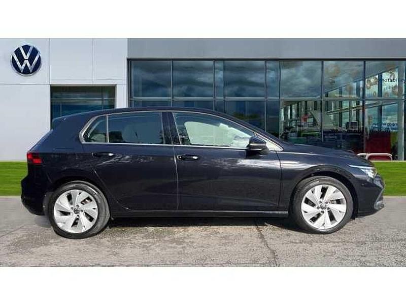 Begagnad VW Golf VIII 130 HK (95 kW) 2021