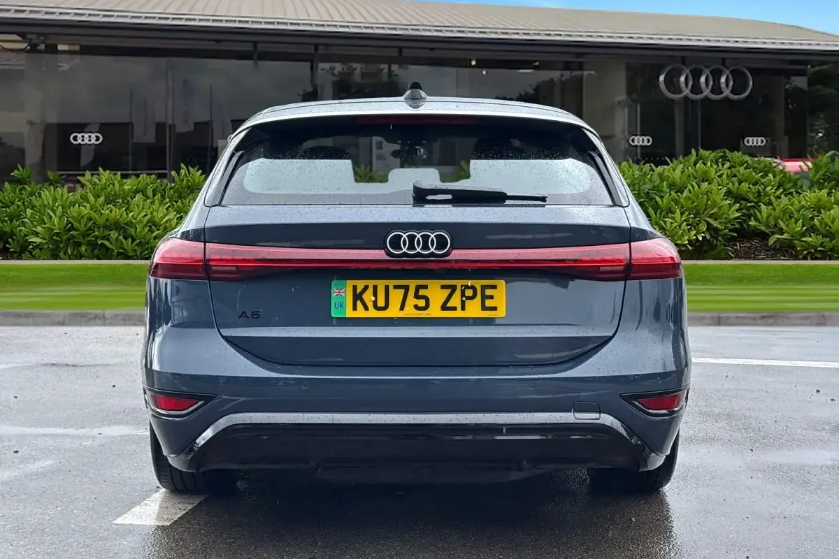 Begagnad Audi A6 e-tron Sport 210 kW (286 HK) 2025 Blå Kombi