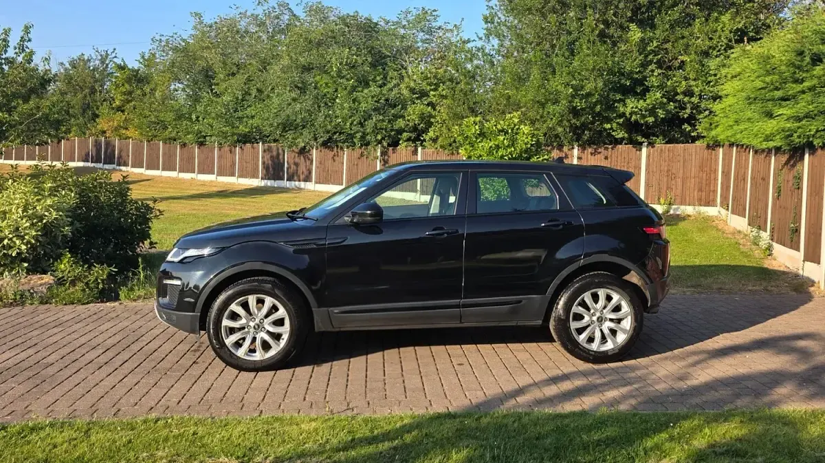 Used Land Rover Range Rover evoque SE 2016 Black Estate