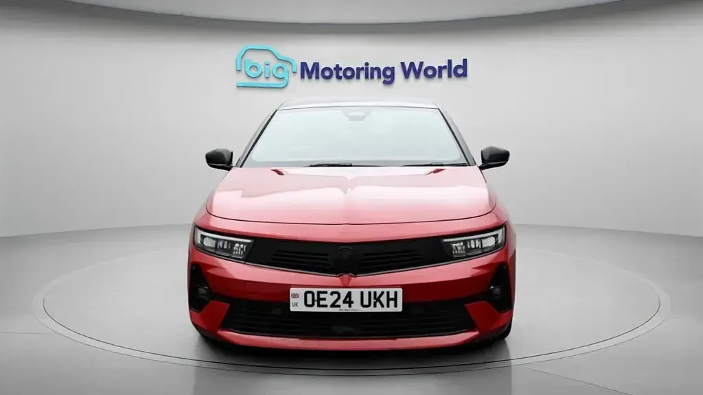 Begagnad Vauxhall Astra S 130 HK (95 kW) 2024 Röd Halvkombi