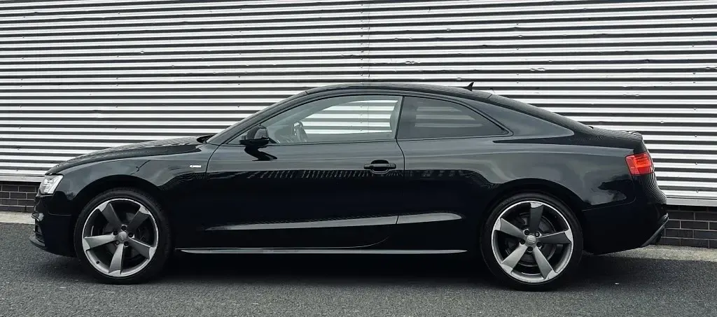 Usado Audi A5 Black Edition 177 HP (130 kW) 2013 Preto Coupé
