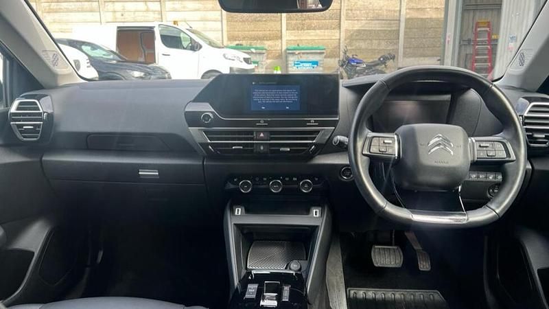 Used Citroën e-C4 98 kW (134 HP) 2022 White Hatchback