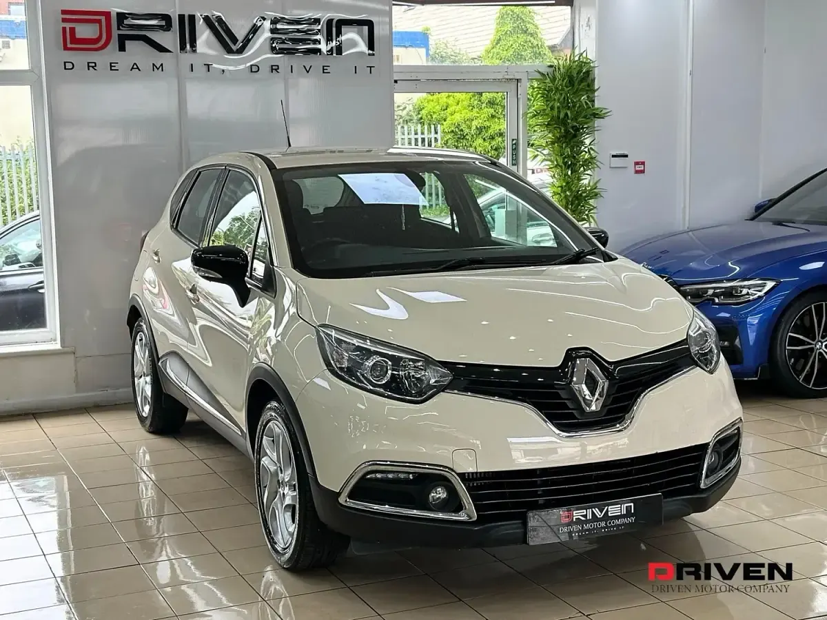 Used Renault Captur Dynamique 90 HP (66 kW) 2015 Cream SUV
